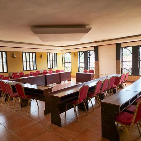 Hendo Hotel Entebbe Bagian luar foto