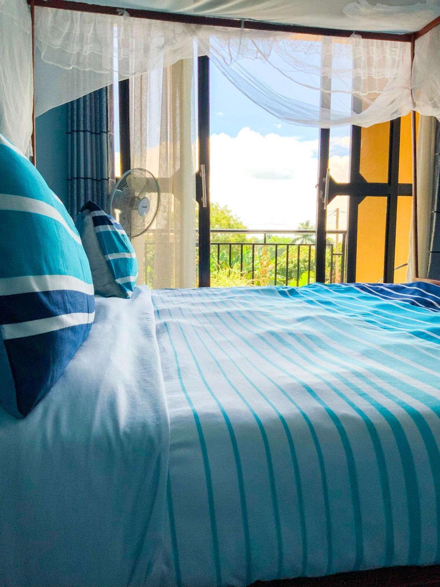 Hendo Hotel Entebbe Bagian luar foto