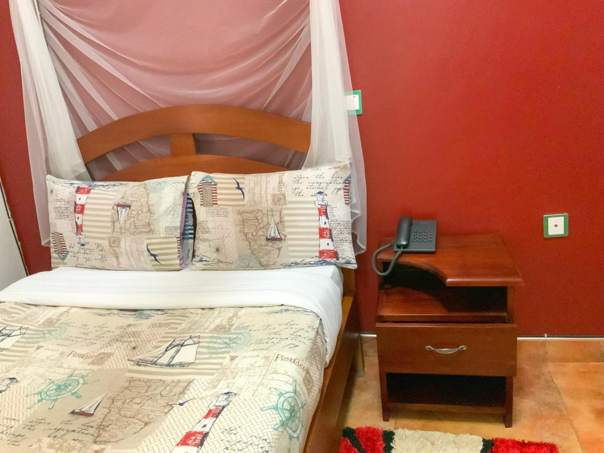 Hendo Hotel Entebbe Bagian luar foto
