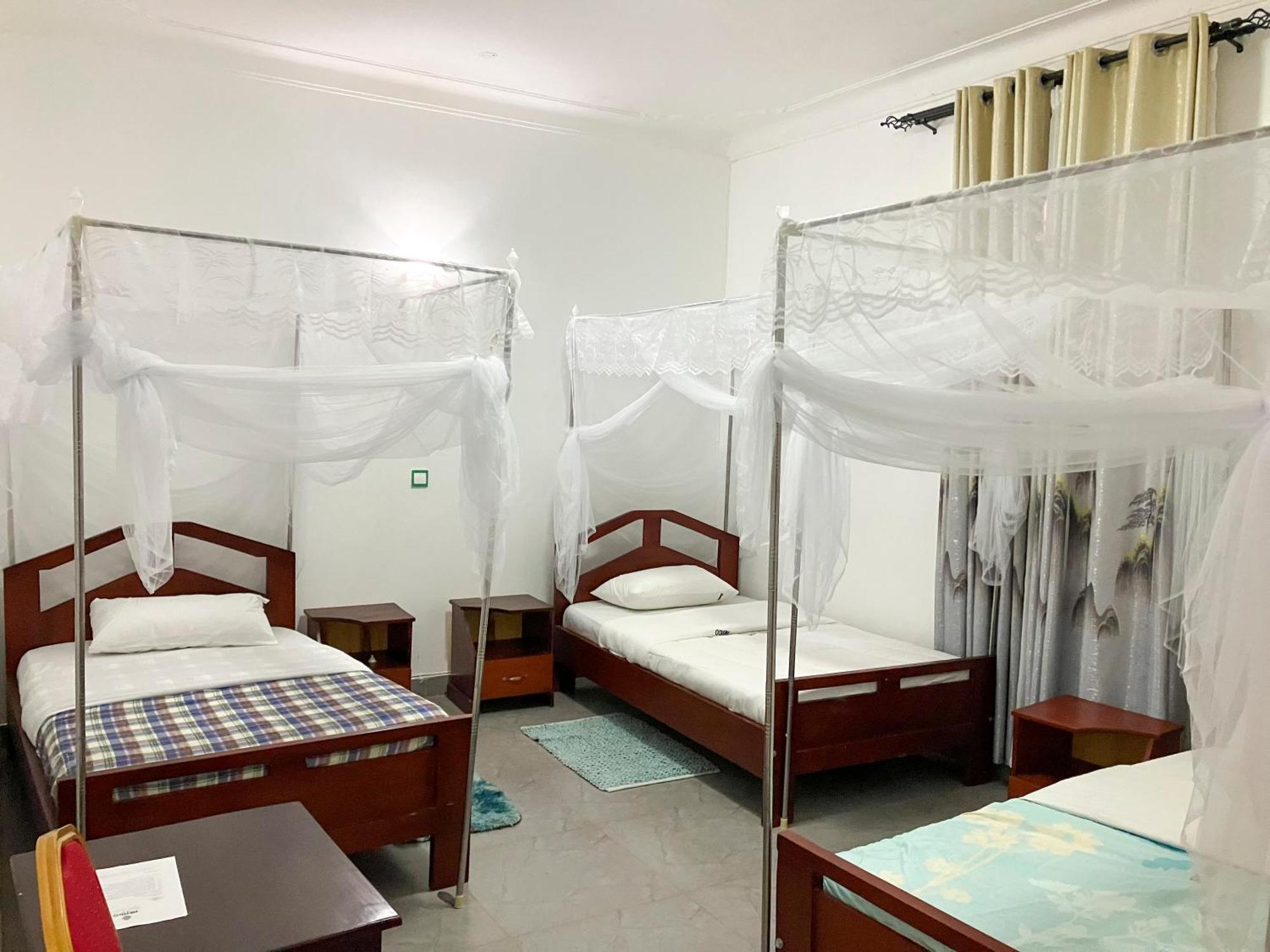 Hendo Hotel Entebbe Bagian luar foto