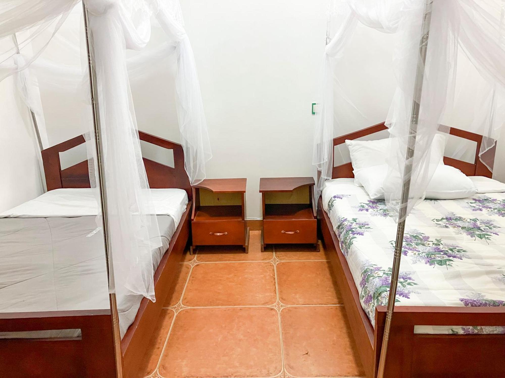 Hendo Hotel Entebbe Bagian luar foto