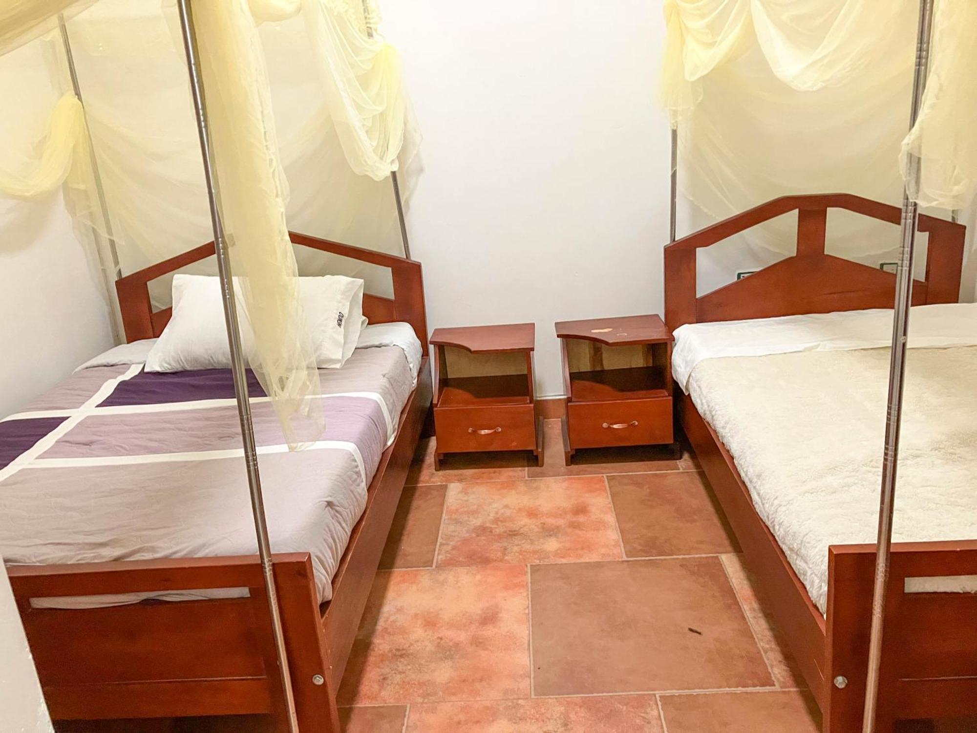 Hendo Hotel Entebbe Bagian luar foto