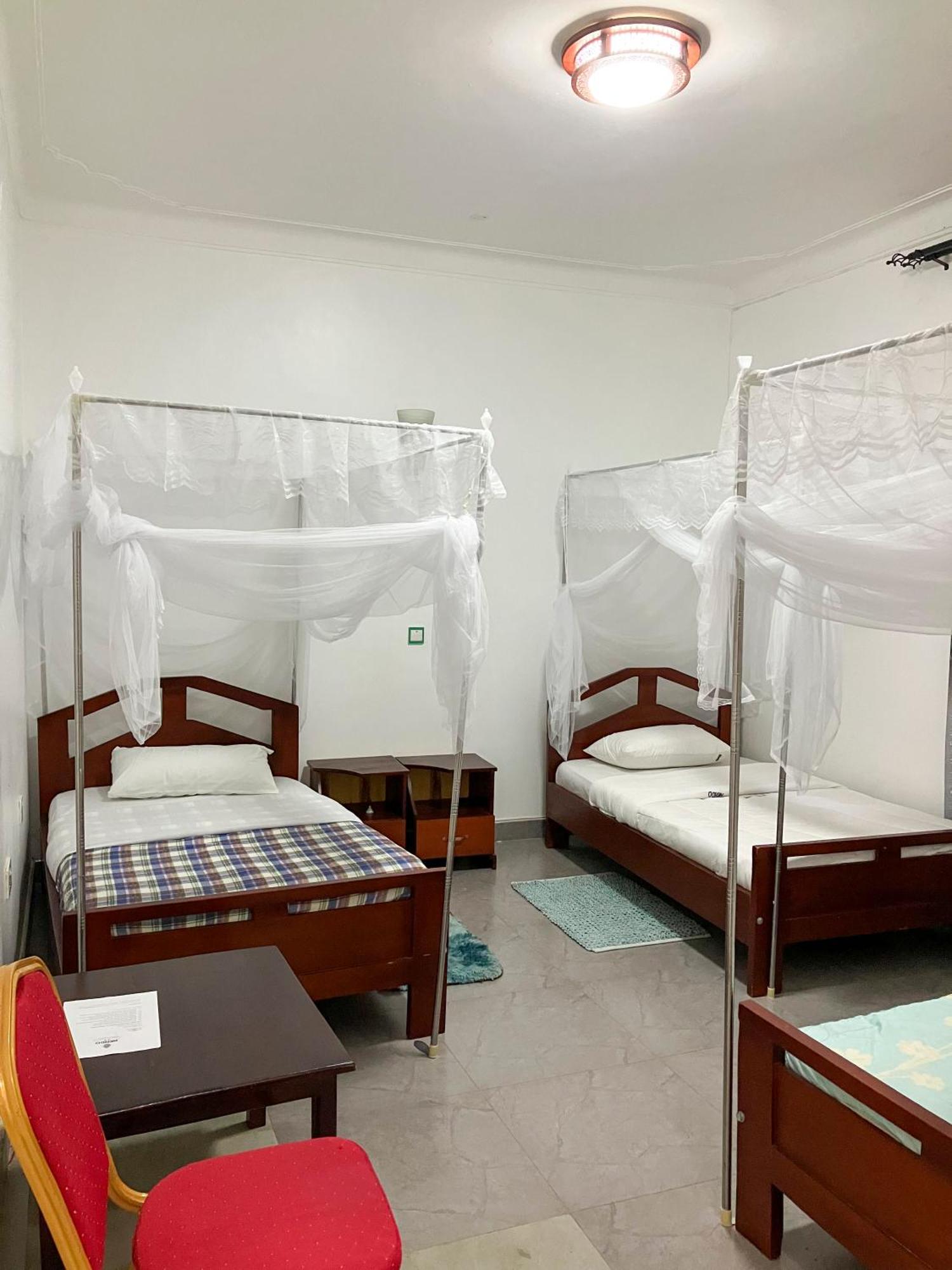 Hendo Hotel Entebbe Bagian luar foto