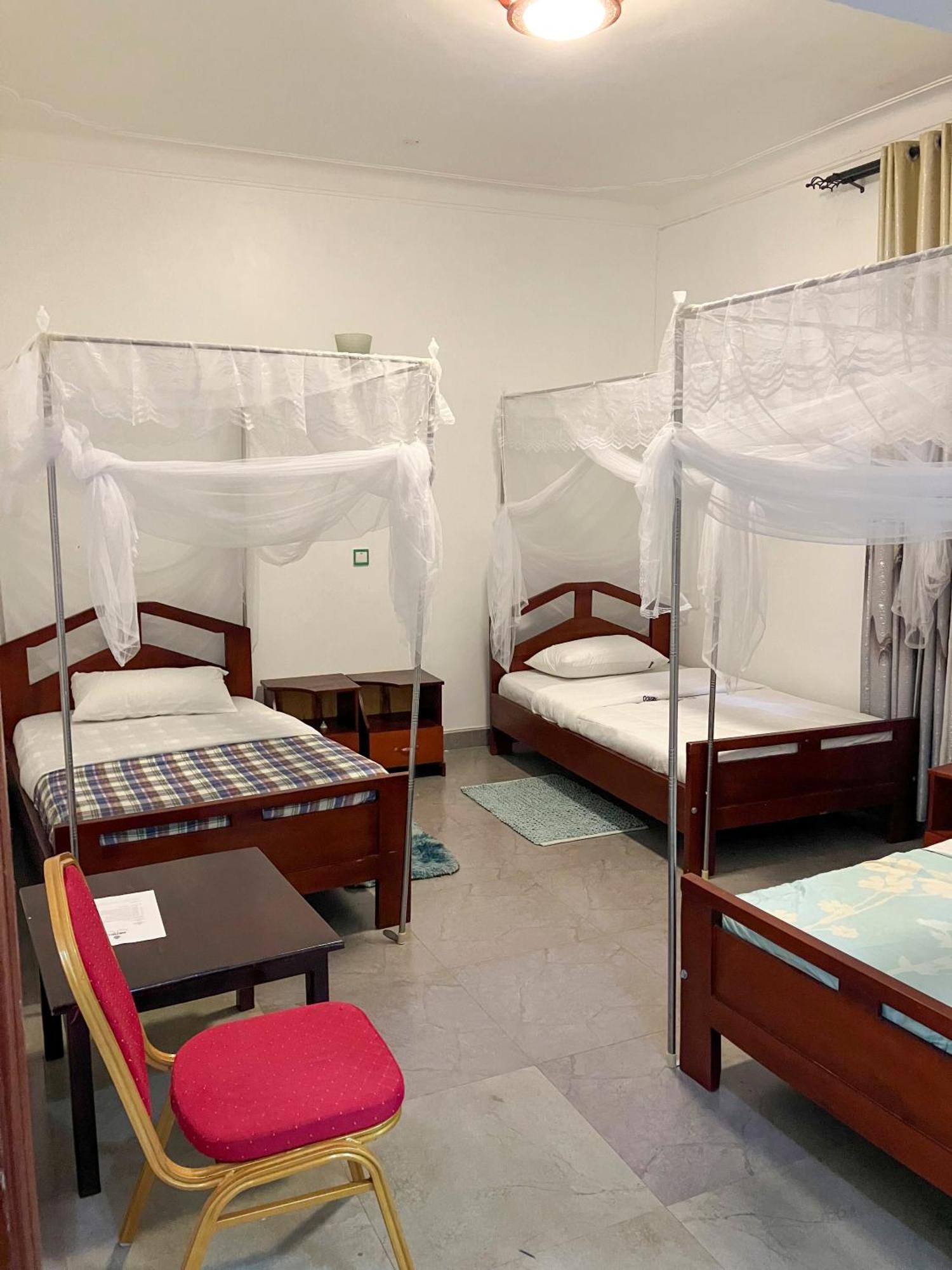 Hendo Hotel Entebbe Bagian luar foto