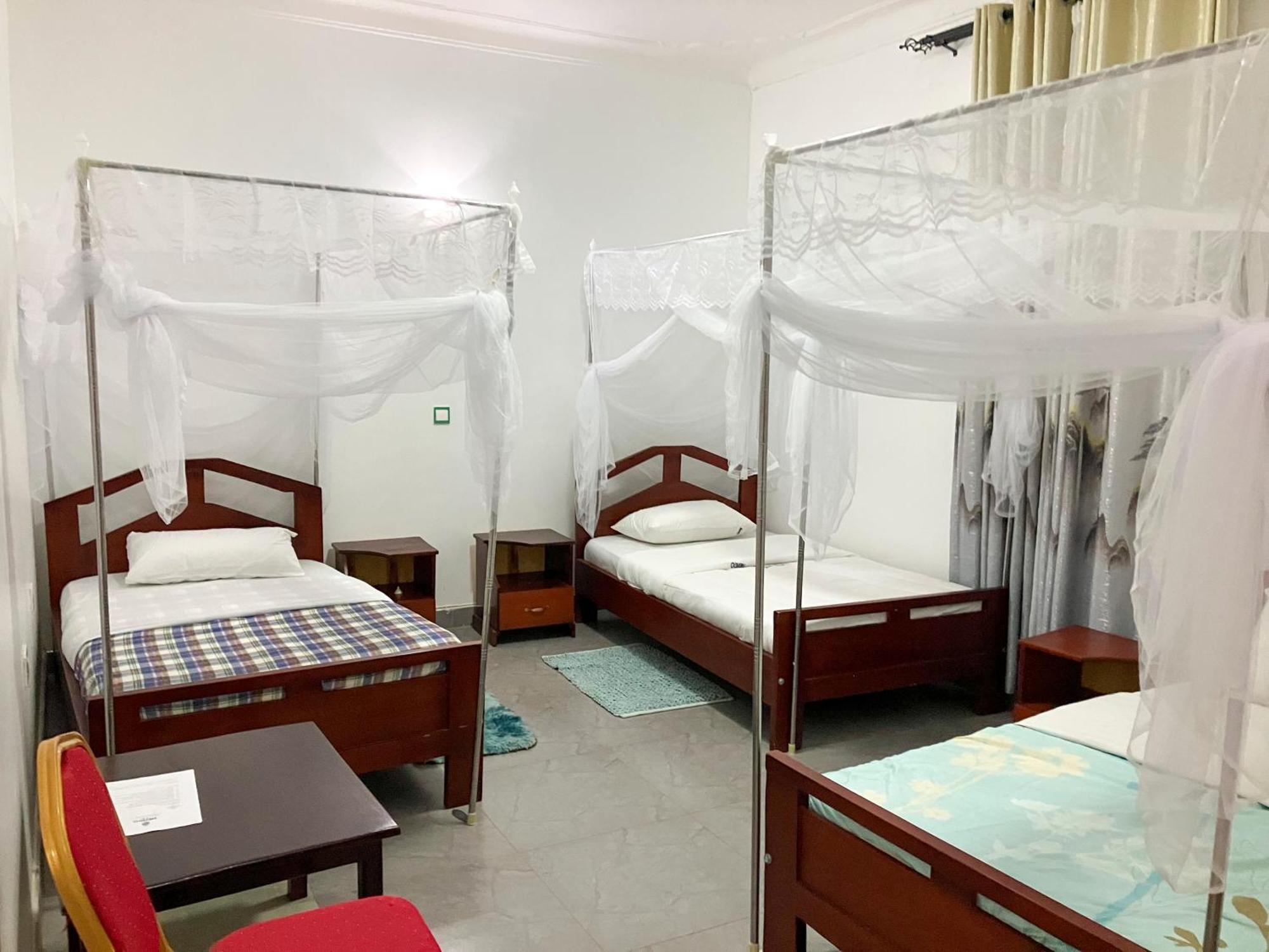 Hendo Hotel Entebbe Bagian luar foto