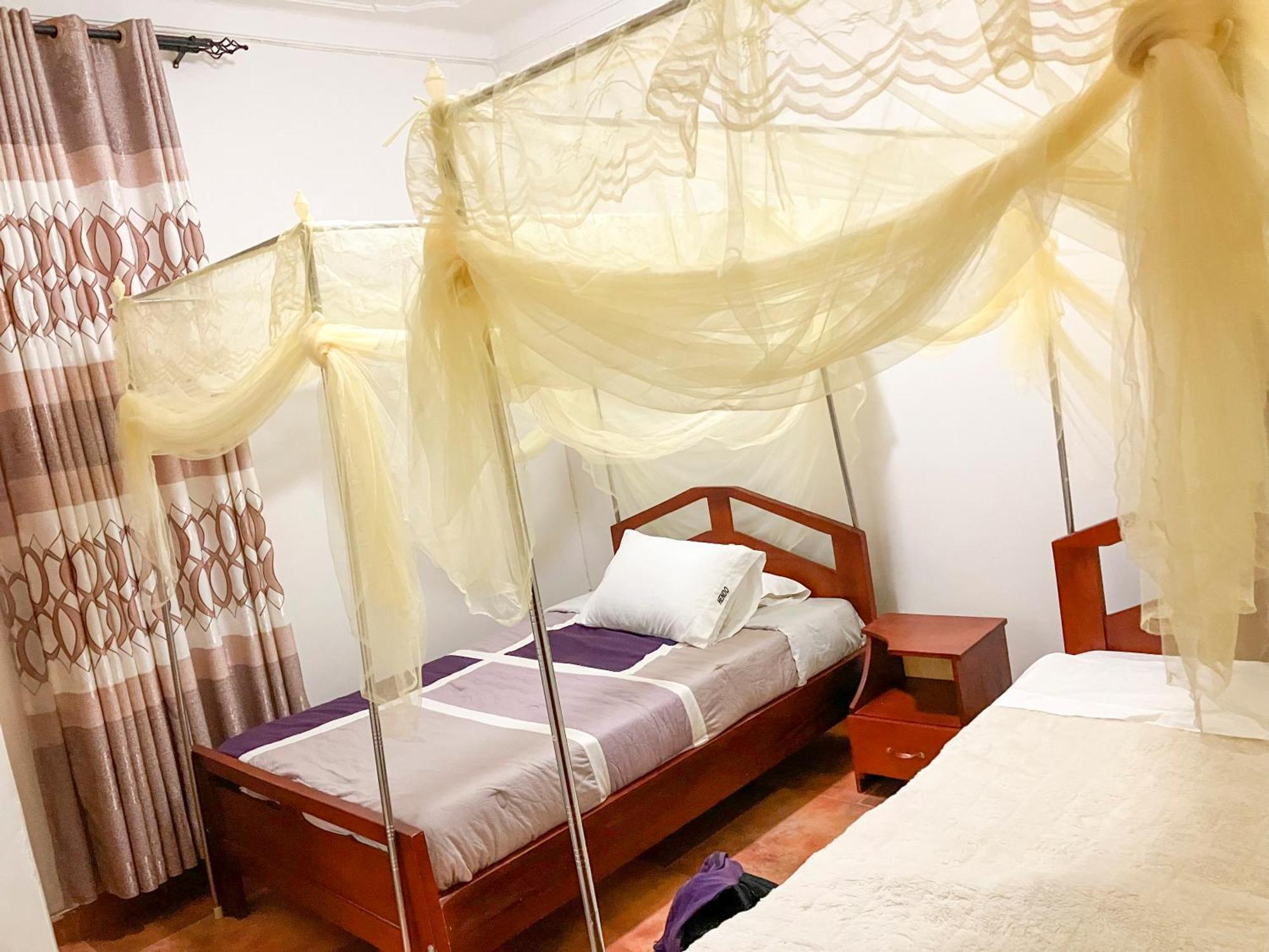 Hendo Hotel Entebbe Bagian luar foto