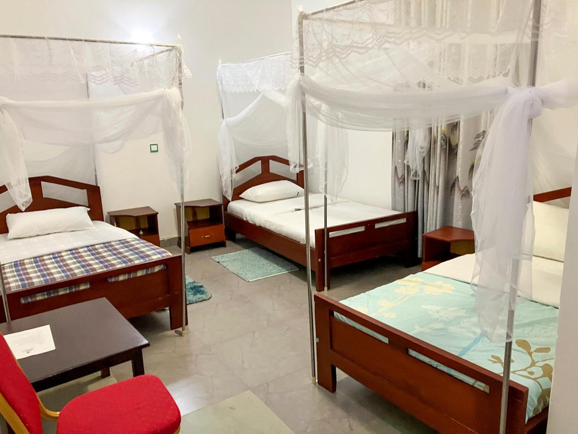Hendo Hotel Entebbe Bagian luar foto