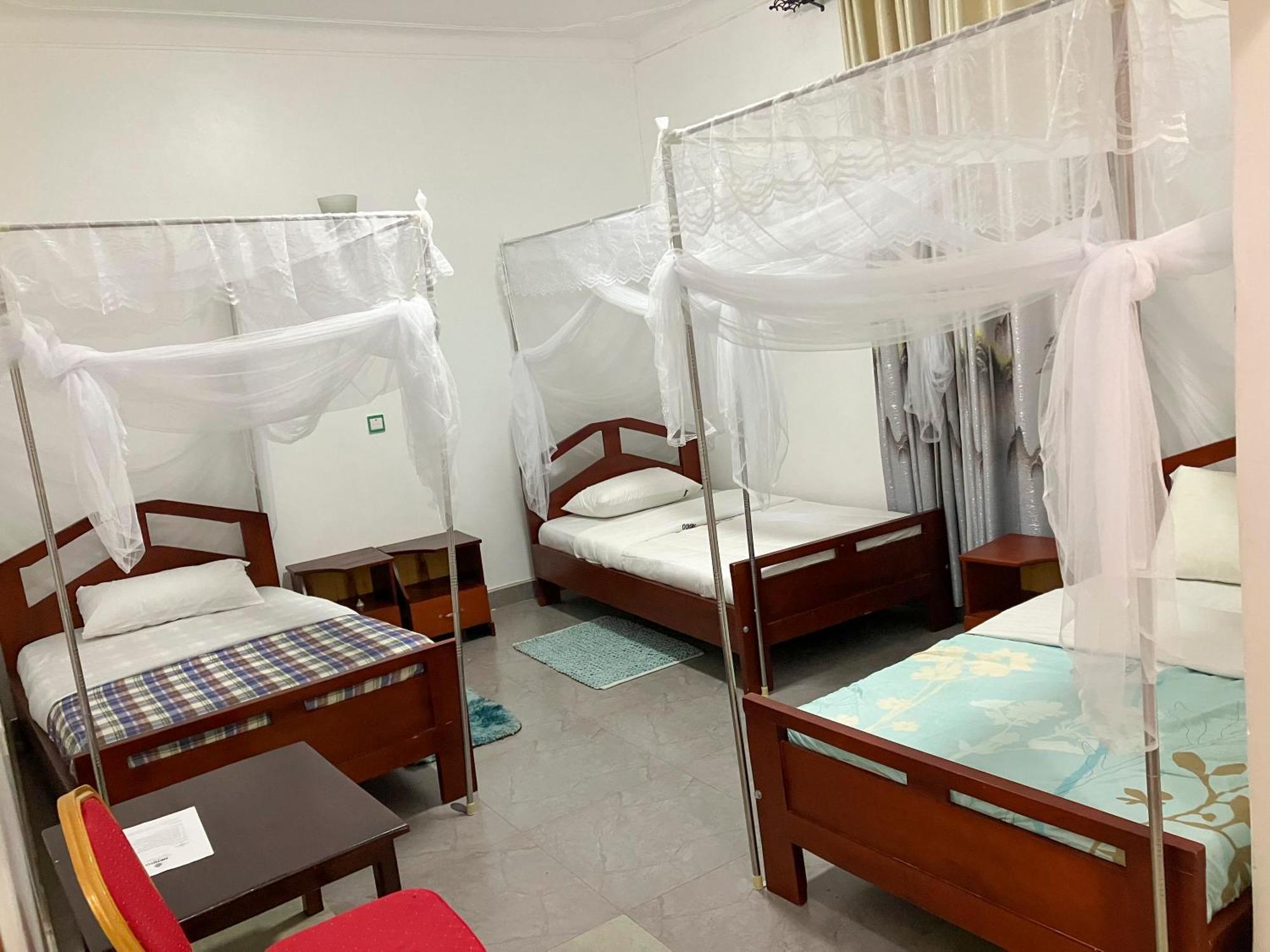 Hendo Hotel Entebbe Bagian luar foto