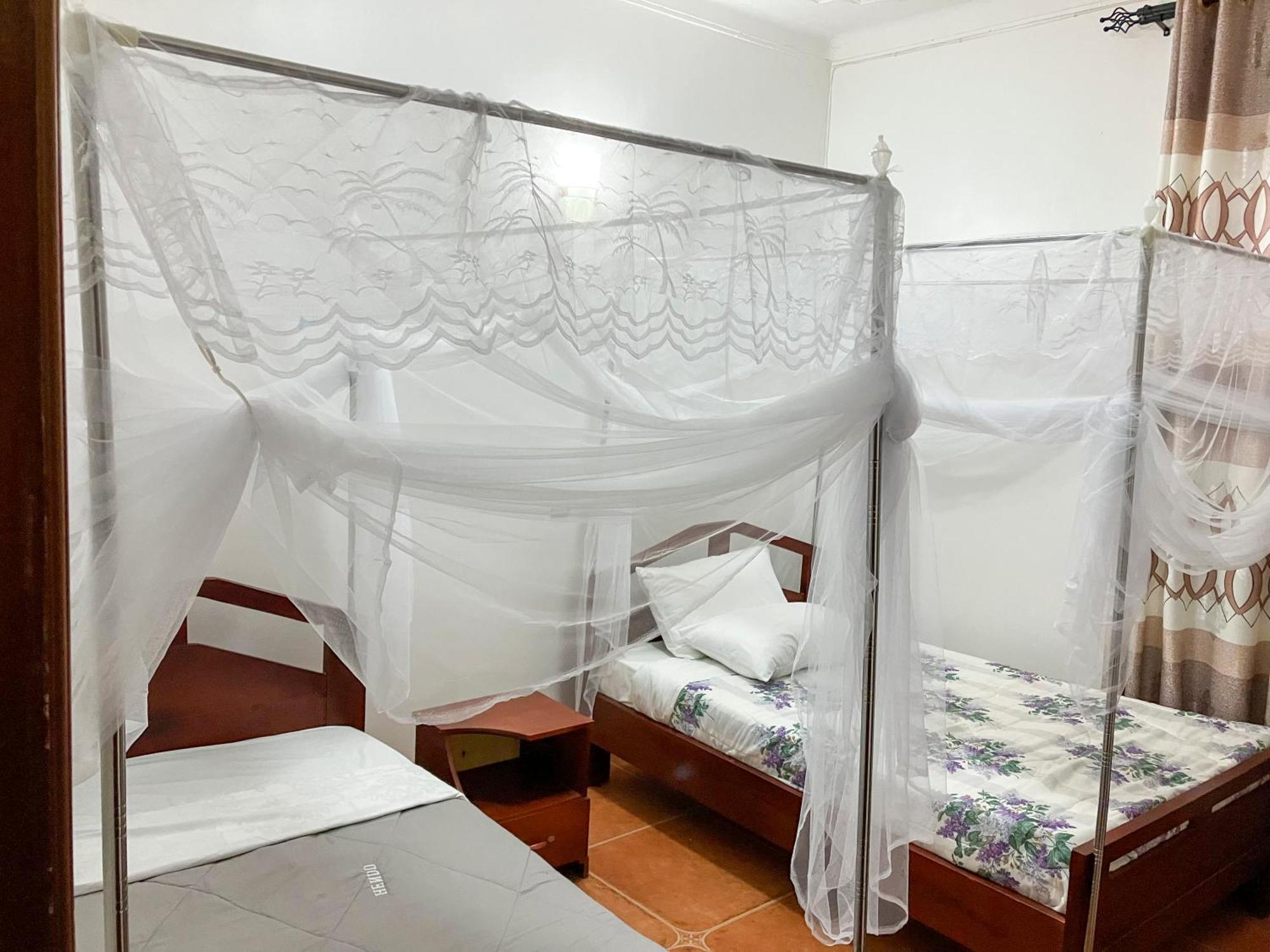 Hendo Hotel Entebbe Bagian luar foto