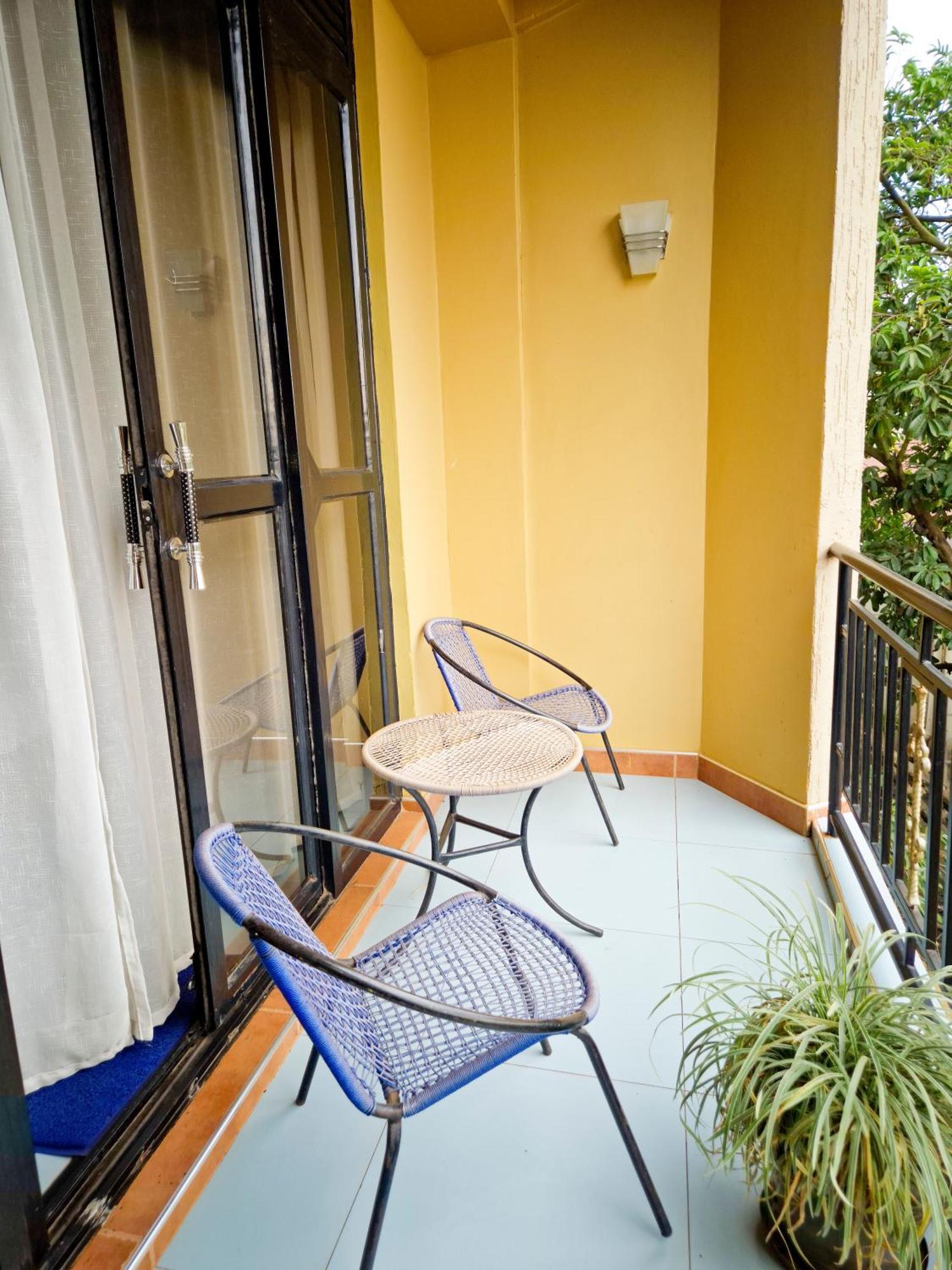 Hendo Hotel Entebbe Bagian luar foto